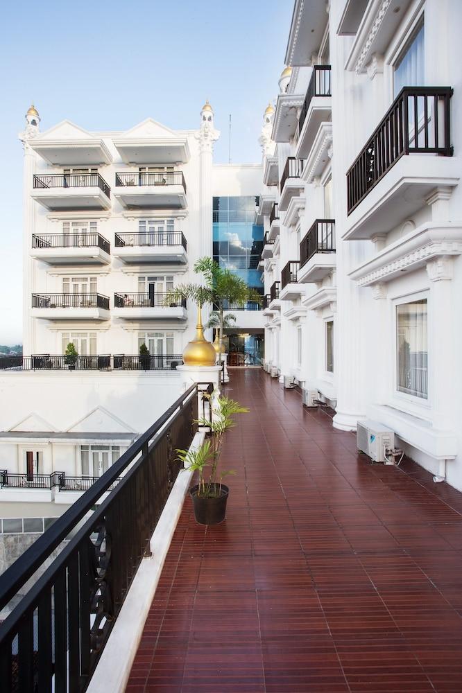 Tara Hotel Yogyakarta Tugu Ngoại thất bức ảnh